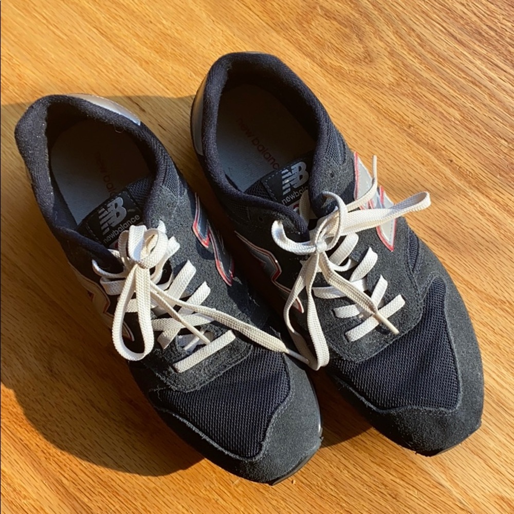 New Balance tennis shoes